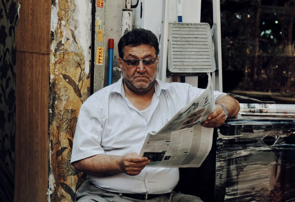 Photo 1 Newspaper 2 Globe