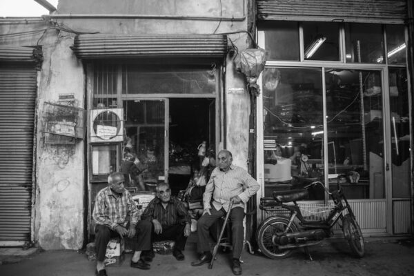 Photo 1 Online shopping 2 High street 3 Consumer behavior 4 E-commerce 5 Retail stores 6 Shopping habits